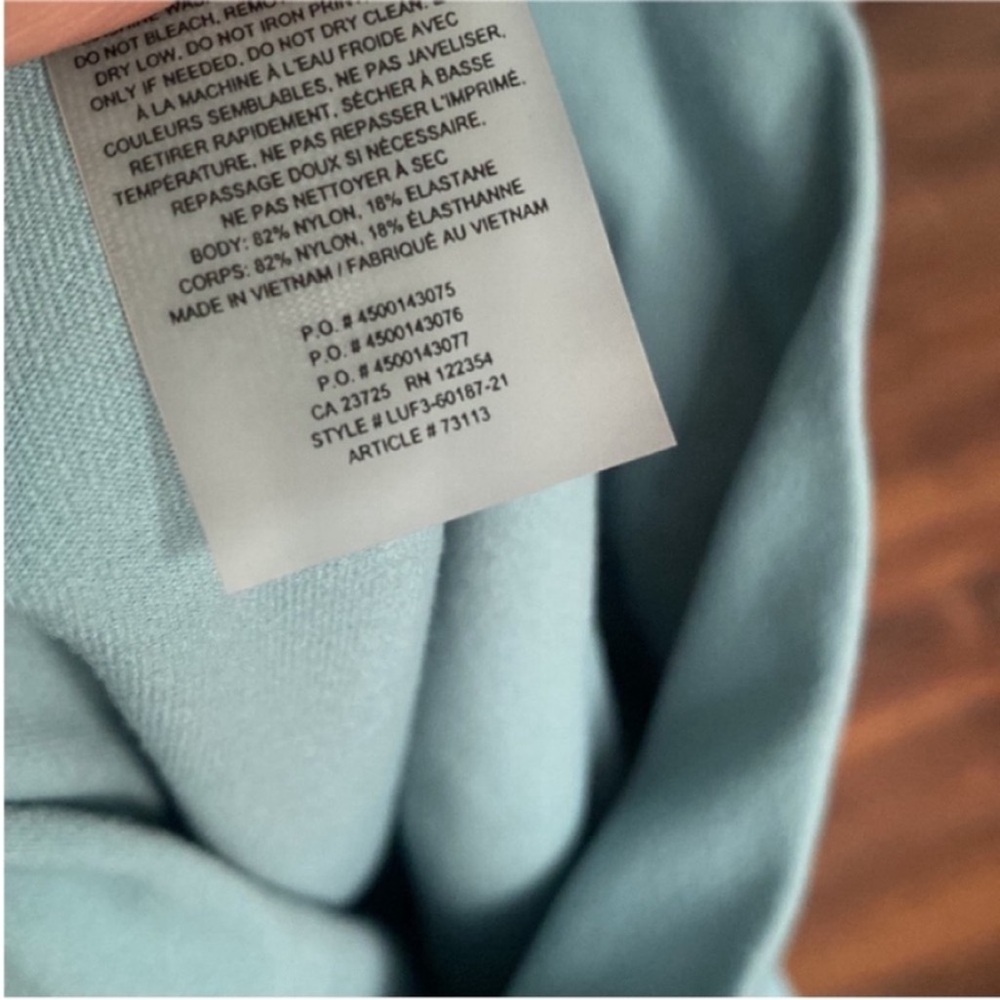 ARITZIA Tna Leggings Crop 21” inseam Blue size Medium. - Picture 10 of 10